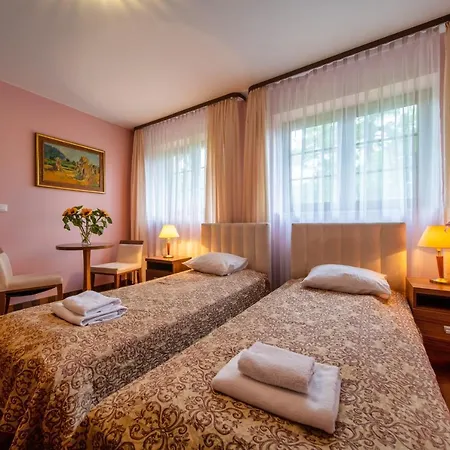 Modrzewiowka 3*
