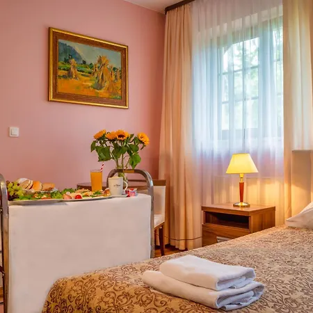 Hotel Modrzewiówka 3*